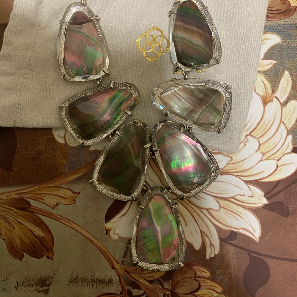 Kendra Scott necklace